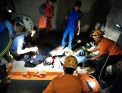 NAAS AWANG TERJATUH SAAT BERSELFI DI JEMBATAN EMAS