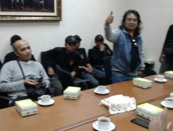 FJB DATANGI KANTOR LEMBAGA PERBANKAN BERPLAT MERAH