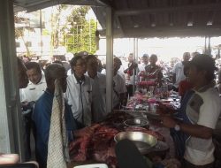 PEDAGANG KELUHKAN HARGA DAGING SAPI YANG TERUS NAIK