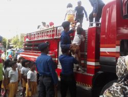 ANAK ANAK PAUD DIAJARKAN CARA PENANGANAN KEBAKARAN