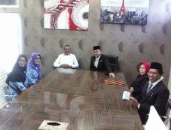 GURU TERTUA DAN TERMUDA DAPAT UMROH GRATIS DARI WALIKOTA PANGKALPINANG