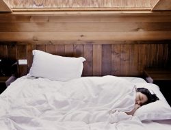 Perhatian! Usai Makan Sahur Langsung Tidur, Ini Efeknya