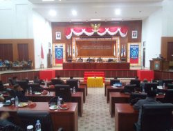 45 Anggota Dewan Provinsi Baru Ini Dapat Jas Hingga Pin Emas