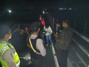 Pasangan Mesum!? ‘Diangkut’ Polisi