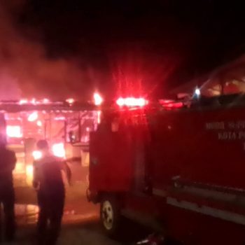 Dini Hari, Rumah Dekat Pasar Terbakar