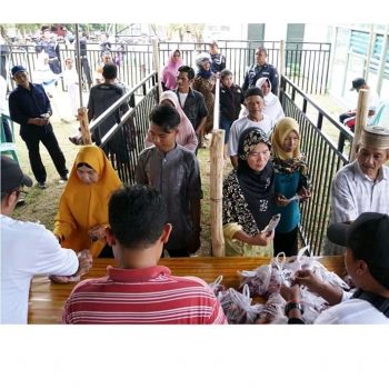 Salurkan 2.000 Paket Daging Qurban Hingga Pelosok Desa