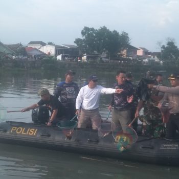 Walikota Molen Gotong Royong Akbar Bersihkan Sungai Rangkui