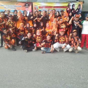 Menyambut Hari Ibu Srikandi MPC PANGKALPINANG Bersih Lingkungan