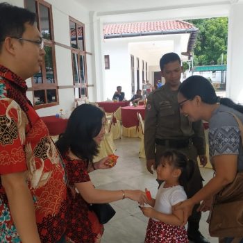 Tahun Tikus Logam Menjadi Imlek Pertama Markus Bersama Istri Sebagai Bupati Babar