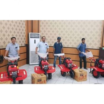 Sejak Lama Ingin Miliki Mesin Bercocok Tanam Agar Hasil Panen Mereka Meningkat