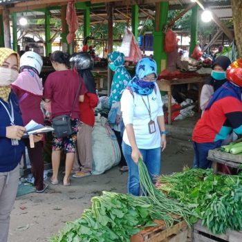 Turun Akibat Corona, Gerakkan Ekonomi, Unmet PT Timah Belanja Bahan Pangan Dapur Umum Dari Pedagang Pasar