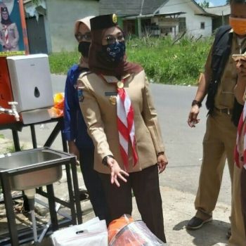 Cegah Covid19, Melati Erzaldi Berikan Bantuan Di Kelurahan Selindung Baru