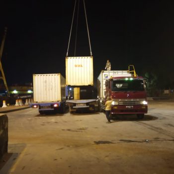 351 Ton Zirkon Dalam Kontainer Loading Di Pelabuhan Pangkal Balam