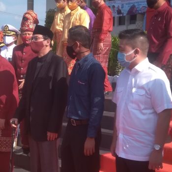 Terima Pin Pinang Emas Karena Berkontribusi Terhadap Pembangunan Pangkalpinang