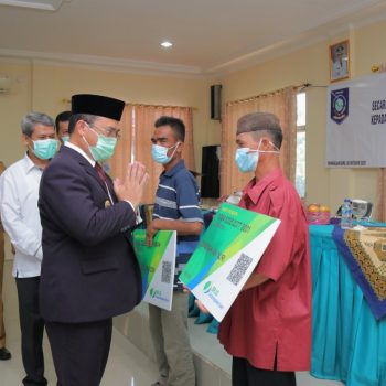 Keluarga PKH Di Babel Terima Kartu BPJS Ketenagakerjaan