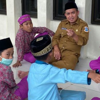 Molen Luangkan Waktu Bersama Anak-anak TPA Masjid Permuthi