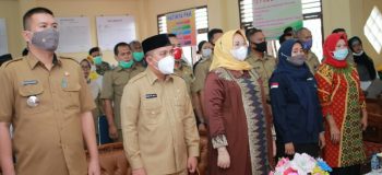 Walikota Bersama Ketua TP PKK Hadiri Pelantikan RT RW Gedung Nasional