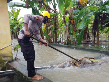 Polairud Polres Bangka Terjun Langsung Untuk Bantu Korban Banjir