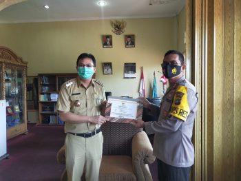 Kapolres Bangka Barat Terima Penghargaan dari Bupati