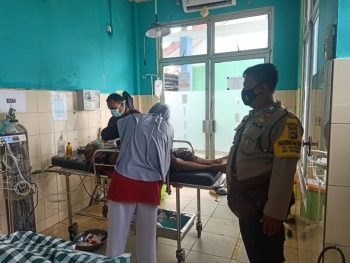 Polsek Simpang Teritip Evakuasi Korban Kecelakaan Tunggal