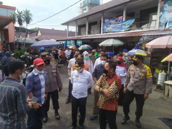HPN ke 75 Pemkab Bangka Bersama insan Pers Bagikan 1000 Masker di Pasar Kite