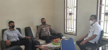 KAPOLSEK MUNTOK SAMBANGI KANTOR DESA AIR BELO