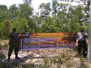 Cegah Karhutla Polsek Sungailiat Pasang Spanduk Himbauan
