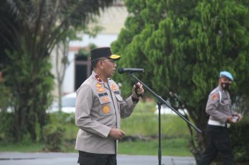 Wakapolda Pimpin Apel Pagi di Polres Bateng