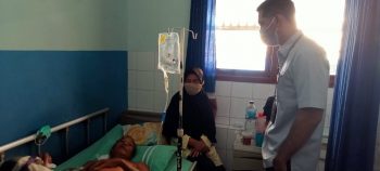 UPLB PT Timah Jenguk Pasien Lansia Di RS Medika Stania Sungailiat 