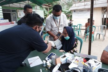 Didatangi Mobil Sehat PT Timah Tbk, Warga Desa Air Menduyung Antusias Periksa Kesehatan