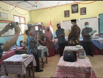 Kepala Dinas Pendidikan kepemudaan Dan Olahraga Hadiri Perpisahan di SDN 18 Merawang