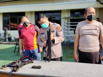 Kapolres Bangka Periksa Senpi Personil Secara Berkala