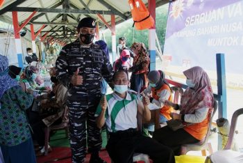 Lanal Babel Laksanakan Serbuan Vaksinasi Di KBN Dusun Sukal Kab Bangka Barat