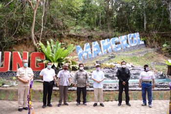 Bantu Pengembangan Kawasan Wisata Gunung Mangkol, PT Timah Bangun Toilet Hingga Tenda UMKM