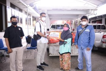 Terima Bantuan Pengobatan dari PT Timah, Penderita Ganguan Ginjal Tak Kuasa Menahan Tangis
