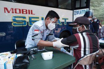 Mobil Sehat PT Timah Datang, Warga Batu Belubang Semangat Periksa Kesehatan