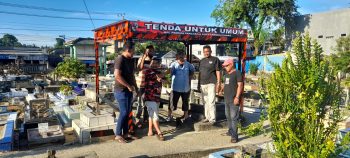 MPC Pemuda Pancasila Kota Pangkalpinang Membagikan Tenda Kepada Pengurus Kuburan