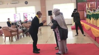 Walikota Molen Ikuti Yudisium Fakultas Ekonomi Universitas Sriwijaya