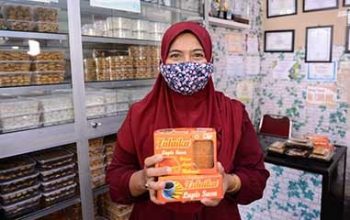 Jadi Mitra Binaan PT Timah Tbk, Zullaikhah Kembangkan Usaha Kue Kering dan Lapis Susu