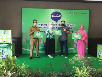 Ketua TP PKK Pangkalpinang Bersama Nestle Berikan Bantuan Susu ke Masyarakat