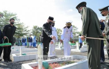 Jelang HUT TNI Ke-76, Gubernur Erzaldi Ziarah ke TMP Pawitralaya