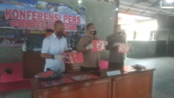 Melawan Petugas Jojon di Dor Tim Gradak