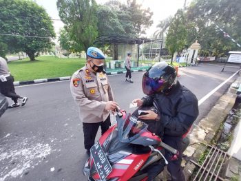 Propam Polres Bangka Laksanakan Gaktibplin di Pintu Masuk Mapolres