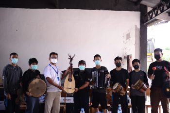 Geliatkan Musik Ethnic di Kabupaten Bangka, PT Timah Serahkan Seperangkat Alat Musik bagi Komunitas Musik Ethnic