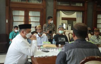 Gubernur Erzaldi Terima Kunjungan Warga Yang Akan Jalani Operasi Katarak