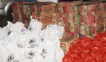 PT Timah Salurkan Bantuan Sembako Untuk Korban Banjir di Pangkalpinang