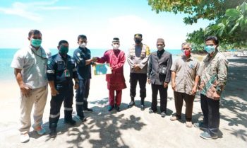 PT Timah Tbk Serahkan Bantuan untuk Pelestarian Tradisi Perang Ketupat