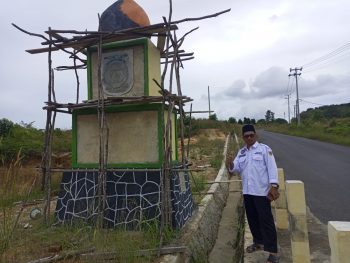Gotong Royong Bersama Warga, PT Timah Tbk Bangun Tapak Batas Desa Air Putih