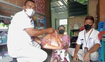 PT Timah Tbk Bagikan 15.560 Paket Sembako Bantu Keluarga Miskin