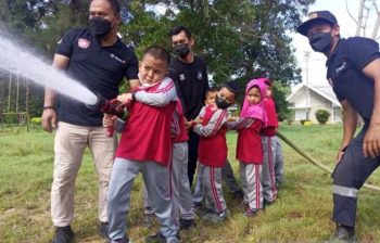 Edukasi padamkan kebakaran, Siswa TK dan PAUD di Bangka Barat Belajar Padamkan Api di Unit Metalurgi Muntok PT Timah Tbk
